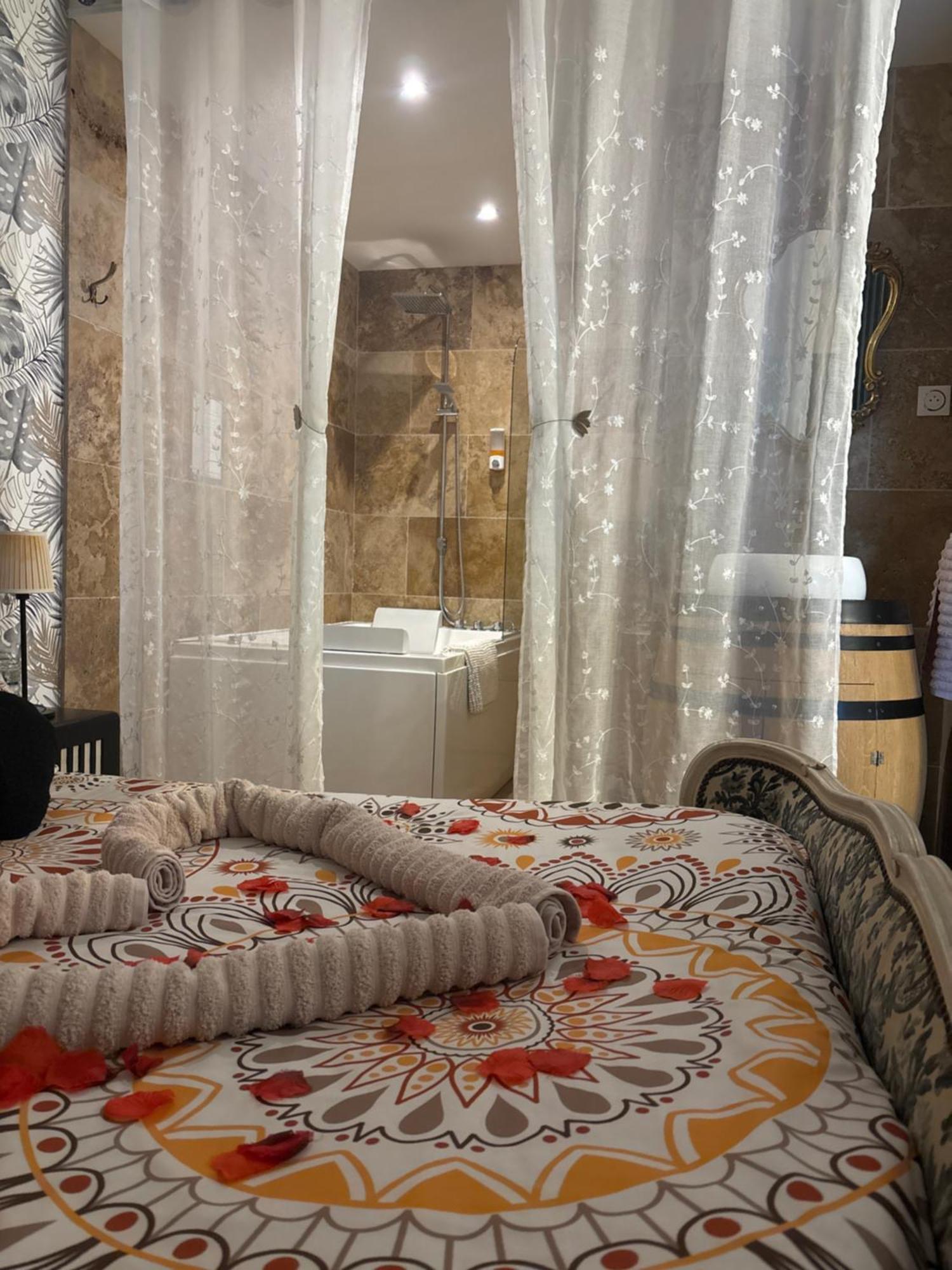 Romantisme Et Glamour Avec Spa ,Jardin Proche Zenith Дижон Екстериор снимка